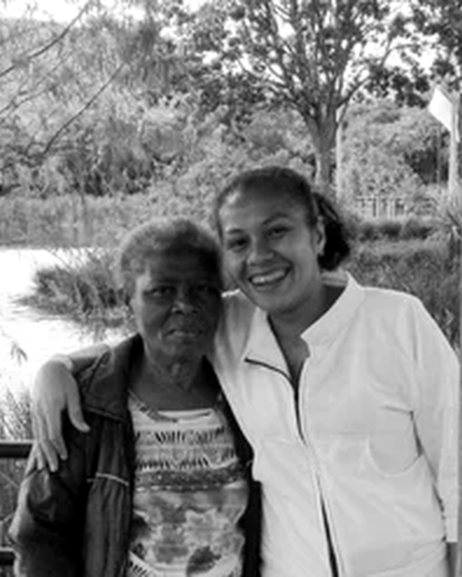 Cleiner Cabadías junto a su madre